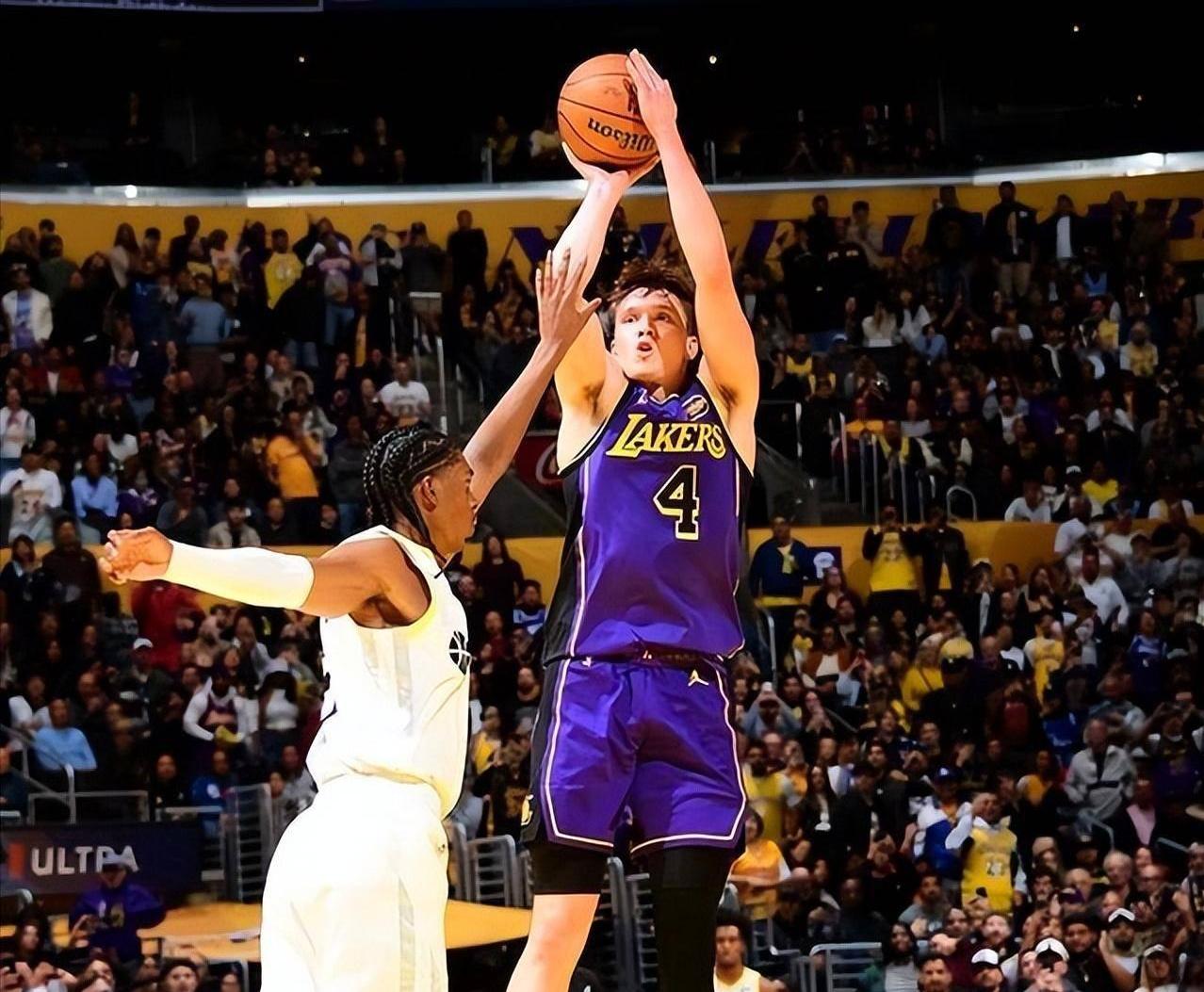 爱游戏体育手机登录包含莱万多夫斯基在湖人比赛中重要助攻，险胜引发热议！的词条