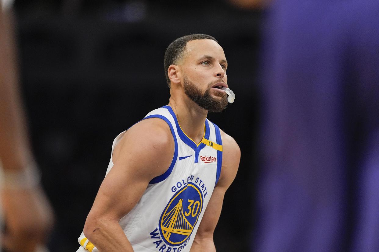 爱游戏体育安全下载 库里回归赛场，大胜首场状态亮眼，切尔西观众沸腾！